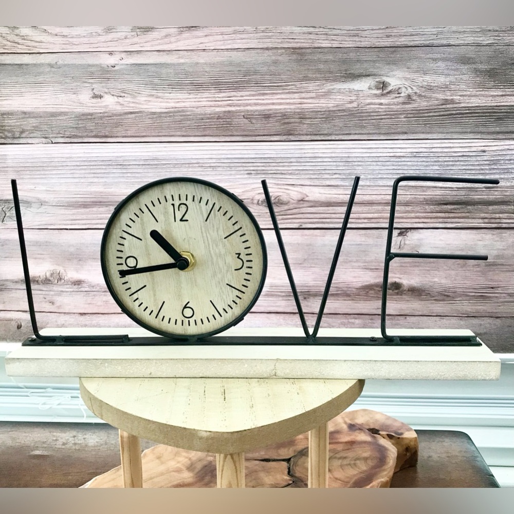 🆕 LOVE Desktop Clock - Picture 2 of 4